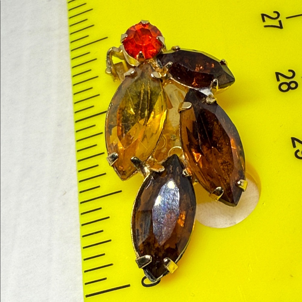 Vintage root bear & apple cider Gold tone Brown Leaf clip on Earrings - Picture 11 of 11